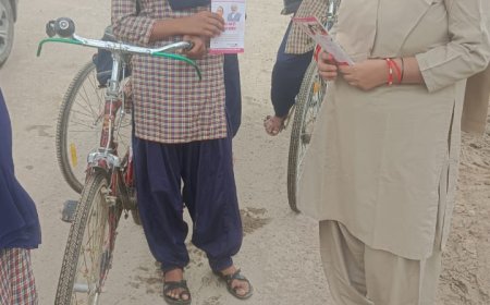 मिशन शक्ति अभियान-5 के तहत जनपद के समस्त थानों की एण्टी रोमियों टीमों/‘‘शक्ति दीदी’’ द्वारा विभिन्न सार्वजनिक स्थल एवं ग्रामों में भ्रमण कर महिला एवं बालिकाओं को महिला सुरक्षा सम्बन्धी उपायों के प्रति जागरुक किया गया