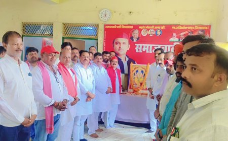 सपा जिला कार्यालय पर भगवान विश्वकर्मा जी की पूजा अर्चना किया गया