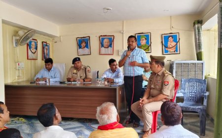 उपजिलाधिकारी मऊ एवं क्षेत्राधिकारी मऊ द्वारा नवदुर्गा पूजा, दशहरा, भरत मिलाप एवं मूर्ति विसर्जन के संबंध में पीस कमेटी की बैठक का आयोजन किया गया