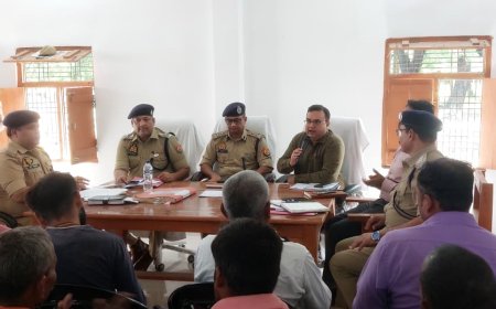 आईजी ने डीएम व एसपी के साथ थाना हरदी में की पीस कमेटी की बैठक