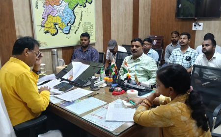 खंण्ड विकास अधिकारी कार्यालय सिरौलीगौसपुर में तकनीकी सहायक व ग्राम सचिव की बैठक दिये गये आवाश्यक दिशा निर्देश