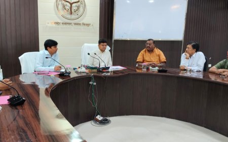 जिलाधिकारी की अध्यक्षता में तुलसी स्मारक सभा के  नवीनीकरण के संबंध में बैठक कलेक्ट सभागार में संपन्न हुई।