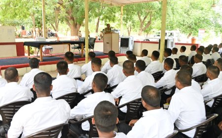 पुलिस अधीक्षक द्वारा पुलिस लाइन स्थित कान्हा सभागार में प्रशिक्षण प्राप्त कर रहे रिक्रूट आरक्षियों को अभियुक्तों की गिरफ्तारी,बीट प्रणाली एवं थानो के हिस्ट्रीशीटरों के बारे में पढ़ाया गया