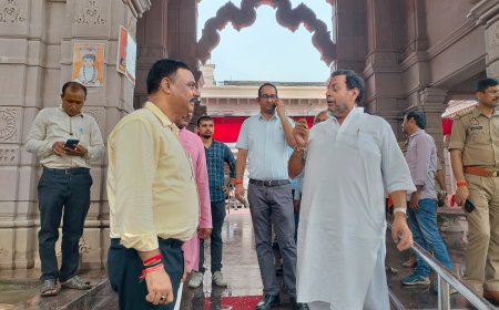 जिलाधिकारी ने रामगया घाट, त्रिकोण परिक्रमा पथ व मां कालीखोह मन्दिर का भ्रमण कर किया निरीक्षण   जिलाधिकारी ने मा0 विधायक नगर के साथ विन्ध्याचल में भ्रमण कर की जा रही तैयारियां का किया निरीक्षण