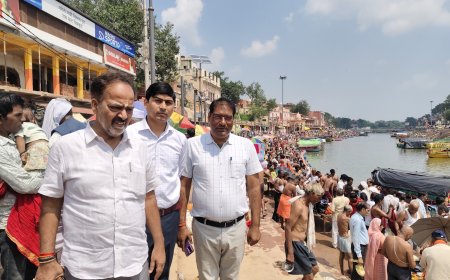 अपर जिलाधिकारी वित्त एवं राजस्व  द्वारा रामघाट, मंदाकिनी तट एवं अन्य प्रमुख स्थलों पर आयोजित अमावस्या मेले का निरीक्षण किया गया।