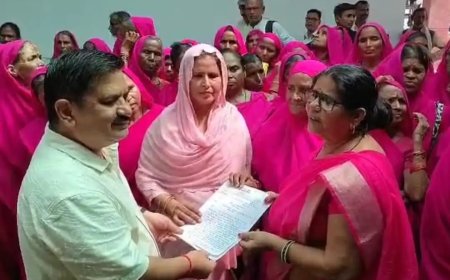 नवरात्रि के पहले दिन गुलाबी गैंग का हंगामा चिटफंड कंपनी के खिलाफ महिलाओं का गुस्सा, रकम वापसी को लेकर चेतावनी