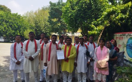 नवरात्र में मांस-शराब बिक्री पर लगे प्रतिबंध: संगठन ने मुख्यमंत्री से की मांग भगवती मानव कल्याण संगठन ने जिलाधिकारी को सौंपा ज्ञापन, गोरखपुर मॉडल पूरे प्रदेश में लागू करने की अपील