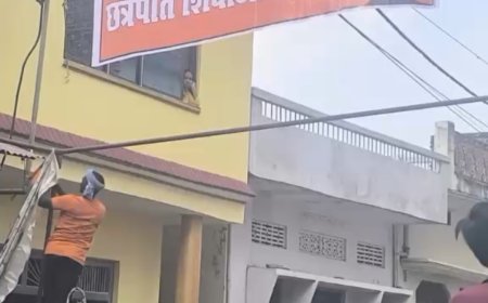 मुगलों का बाप-शिवाजी बैनर पर बवाल, भाजपाई धरने पर बैठे