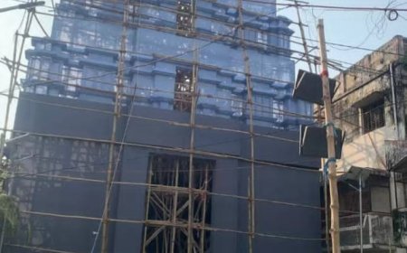 शिवपुर मिनी स्टेडियम में बन रही 85 फिट ऊंची दुर्गा पूजा पंडाल