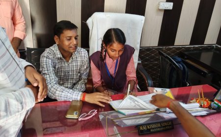 छात्रा अंशिका गुप्ता बनी एक दिन की खंड शिक्षा अधिकारी