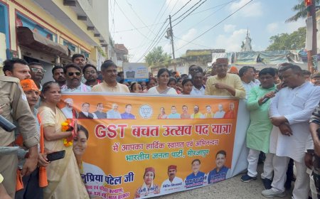 *केन्द्रीय मंत्री स्वास्थ्य परिवार कल्याण एवं रसायन उर्वरक ने सेवा पखवाड़ा-स्वच्छता अभियान के तहत शहीद  उद्यान में शहीदो की प्रतिमाओं की सफाई करते हुए माल्यार्पण कर किया नमन*