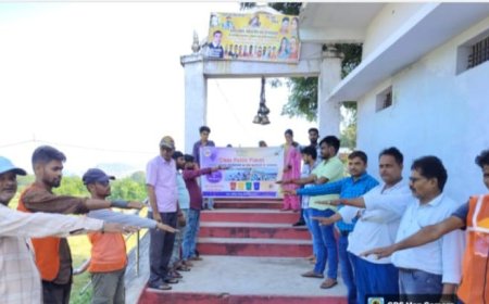 डीह बाबा मंदिर प्रांगण की साफ सफाई कर ली गई स्वच्छता की शपथ