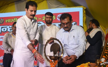 विन्ध्य महोत्सव के छठवे दिन सांस्कृतिक कार्यक्रम का मा0 सदस्य विधान परिषद ने दीप प्रज्ज्वलित कर किया शुभारम्भ