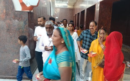 बडे बाबा के दरबार में उमडा आस्था का जन सैलाव हजारों श्रद्धालुओं ने पवित्र अभरन सरोवर में आचमन कर स्वामी जी की समाधि पर चादर परसाद चढा खुशहाली के लिए दुआ मांगी