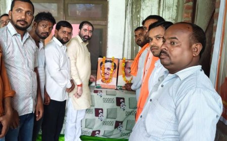 कबीर आश्रम मुजेहना में आत्म निर्भर भारत एंव हर घर स्वदेशी,घर घर स्वदेशी अभियान की बैठक