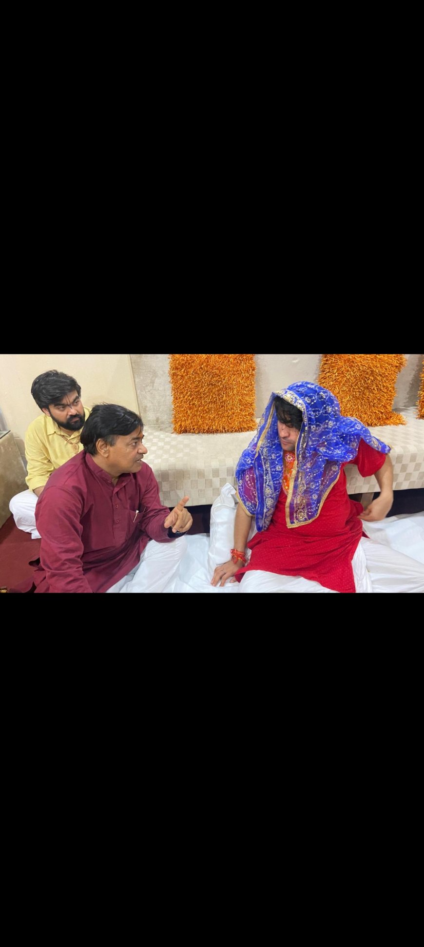 बागेश्वर सरकार से मिले श्रीकृष्ण जन्मभूमि केस के हिंदू पक्षकार महेंद्र प्रताप