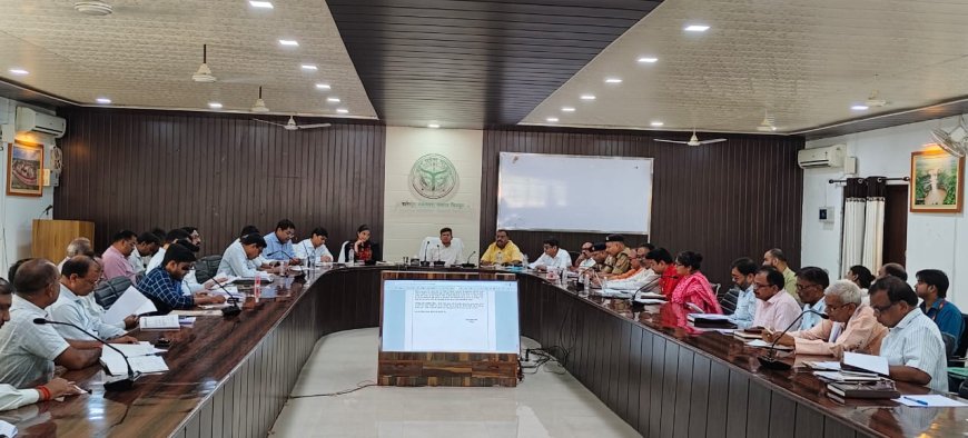 जिला उद्योग बंधु समिति की  समीक्षा बैठक जिलाधिकारी की अध्यक्षता में कलेक्ट्रेट सभागार में संपन्न हुई।