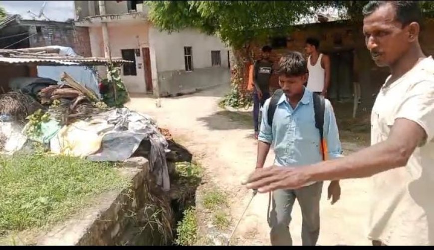 ग्राम पंचायत अधिकारी मनोज कुमार मिश्रा व ग्राम प्रधान जसवंत यादव ने केंवलापुर ग्राम पंचायत में एन्टी लार्वा का छिड़काव व ब्लीचिंग डलवाई