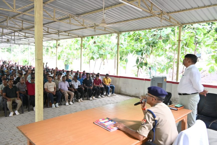 पुलिस अधीक्षक चित्रकूट की उपस्थिति में पुलिस लाइन में चल रही आरटीसी प्रशिक्षण के रिक्रूट आरक्षियों के साथ कान्हा सभागार में  सैनिक सम्मेलन का आयोजन किया गया।