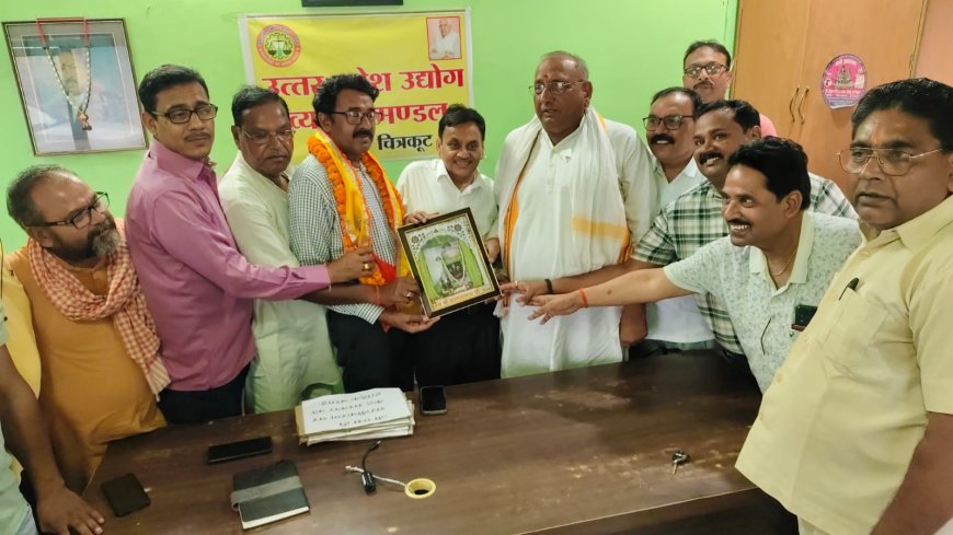 शिक्षक राष्ट्र निर्माता होते हैं -भैंरों प्रसाद मिश्र -उद्योग व्यापार मंडल द्वारा शिक्षक दिवस पर गुरुओं का किया गया सम्मान