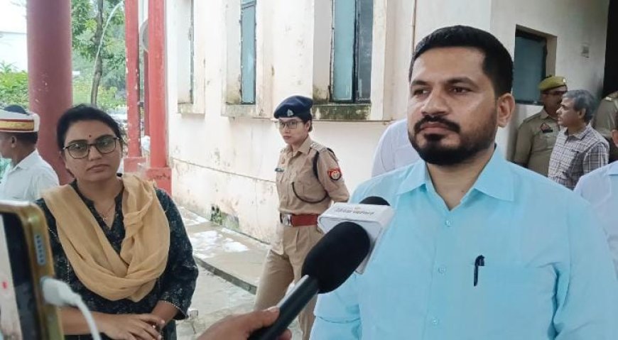 सरयू नदी घाघरा का जल स्तर घट रहा है किन्तु परेशानी कम नहीं हो रहीं