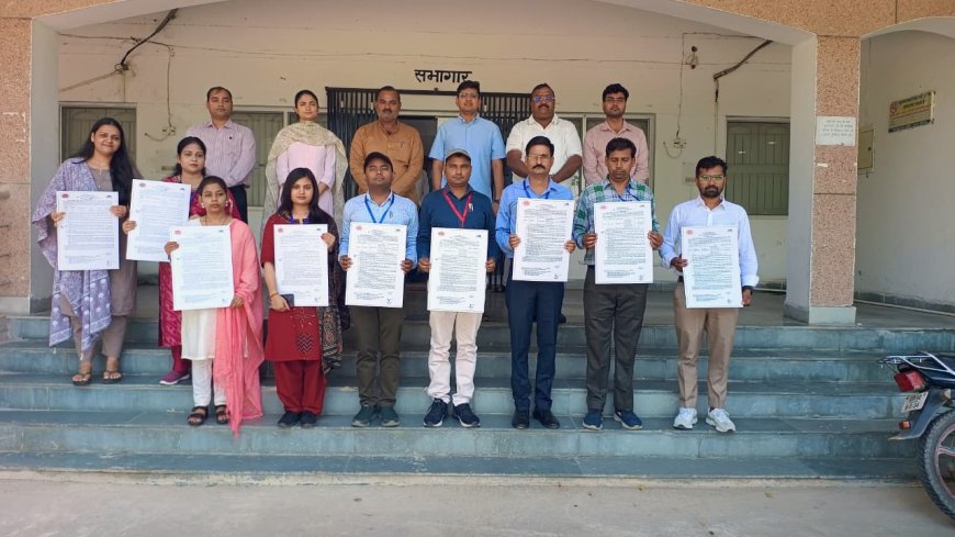 जनपद में संचालित राजकीय औद्योगिक प्रशिक्षण संस्थान, मानिकपुर एवं चित्रकूट के नवनियुक्त अनुदेशकों को नियुक्ति पत्र वितरण का कार्यक्रम सम्पन्न