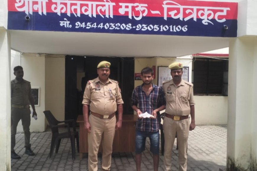 थाना मऊ पुलिस टीम ने जान से मारने की नियत से अवैध तमंचा से फायर करने वाले आरोपी अभियुक्त को अवैध तमंचा( चैम्बर में फंसे कारतूस) के साथ किया गिरफ्तार