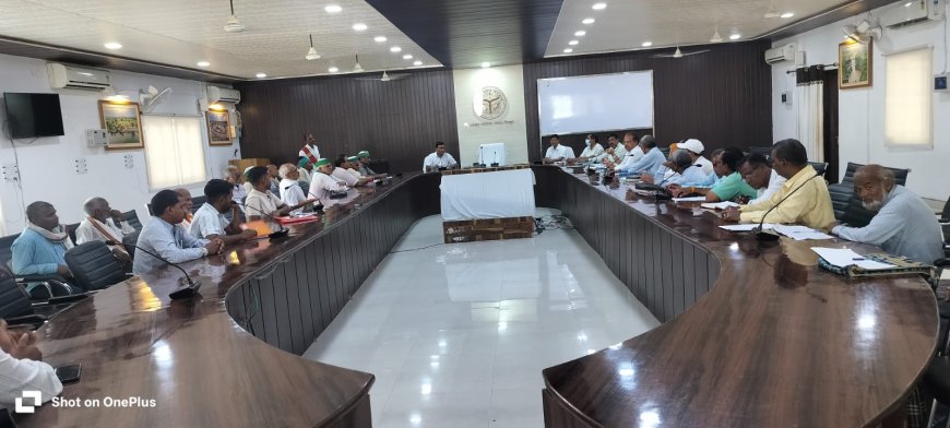 जिलाधिकारी  चित्रकूट के निर्देशों के अनुपालन अपर जिलाधिकारी (न्यायिक) / उप संचालक चकबंदी  की अध्यक्षता में कलेक्ट्रेट सभागार में  किसान चकबंदी दिवस का आयोजन किया गया