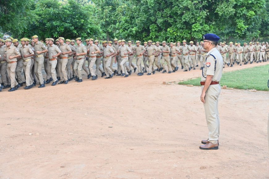 पुलिस अधीक्षक चित्रकूट ने शुक्रवार की परेड की सलामी लेकर परेड का निरीक्षण तत्पश्चात पुलिस लाइन का भ्रमण किया