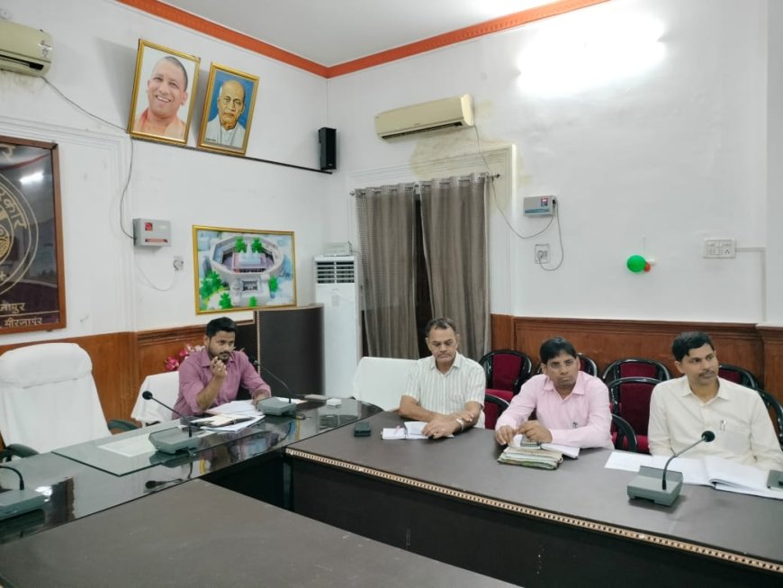 मुख्य विकास अधिकारी की अध्यक्षता में जिला सड़क सुरक्षा समिति की बैठक सम्पन्न दुर्घटना ग्रस्त मोड़ से पहले लगवाए रिफलेक्टर टेप व साइन बोर्ड -मुख्य विकास अधिकारी