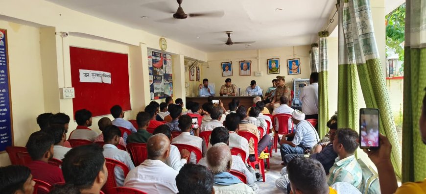 उपजिलाधिकारी मऊ एवं क्षेत्राधिकारी मऊ द्वारा नवदुर्गा पूजा, दशहरा, भरत मिलाप एवं मूर्ति विसर्जन के संबंध में पीस कमेटी की बैठक का आयोजन किया गया