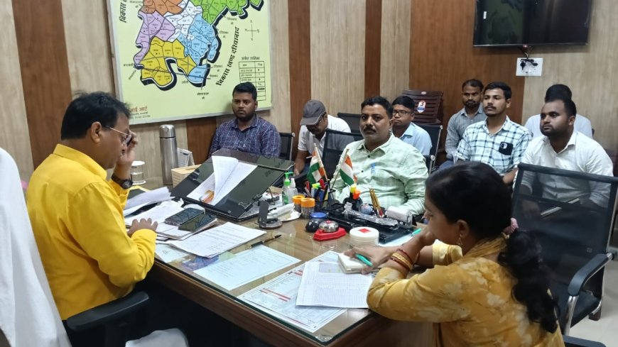 खंण्ड विकास अधिकारी कार्यालय सिरौलीगौसपुर में तकनीकी सहायक व ग्राम सचिव की बैठक दिये गये आवाश्यक दिशा निर्देश