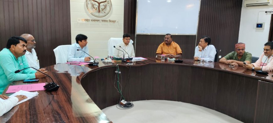 जिलाधिकारी की अध्यक्षता में तुलसी स्मारक सभा के नवीनीकरण के संबंध में बैठक कलेक्ट सभागार में संपन्न हुई।