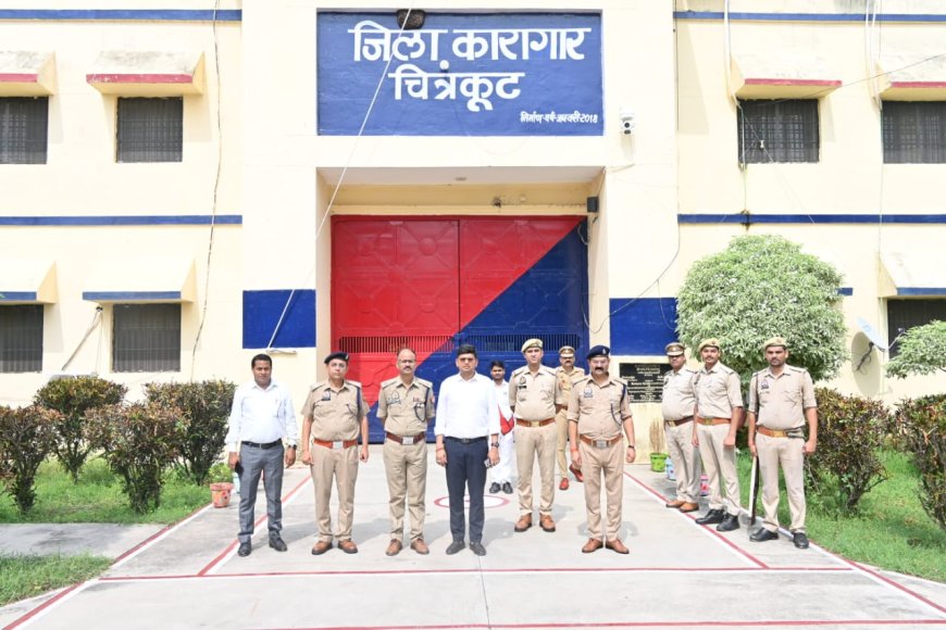 जिलाधिकारी  शिवशरणप्पा जीएन व पुलिस अधीक्षक  अरुण कुमार सिंह ने आज जिला कारागार का औचक निरीक्षण किया।