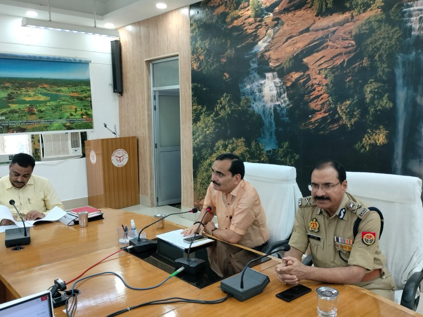 मण्डलायुक्त व जिलाधिकारी ने विन्ध्याचल में शारदीय नवरात्र मेला के दृष्टिगत मेला क्षेत्र, विभिन्न घाटो व गलियों का भ्रमण कर व्यवस्थाओं का किया निरीक्षण, सम्बन्धित अधिकारियों को दिया आवश्यक दिशा निर्देश
