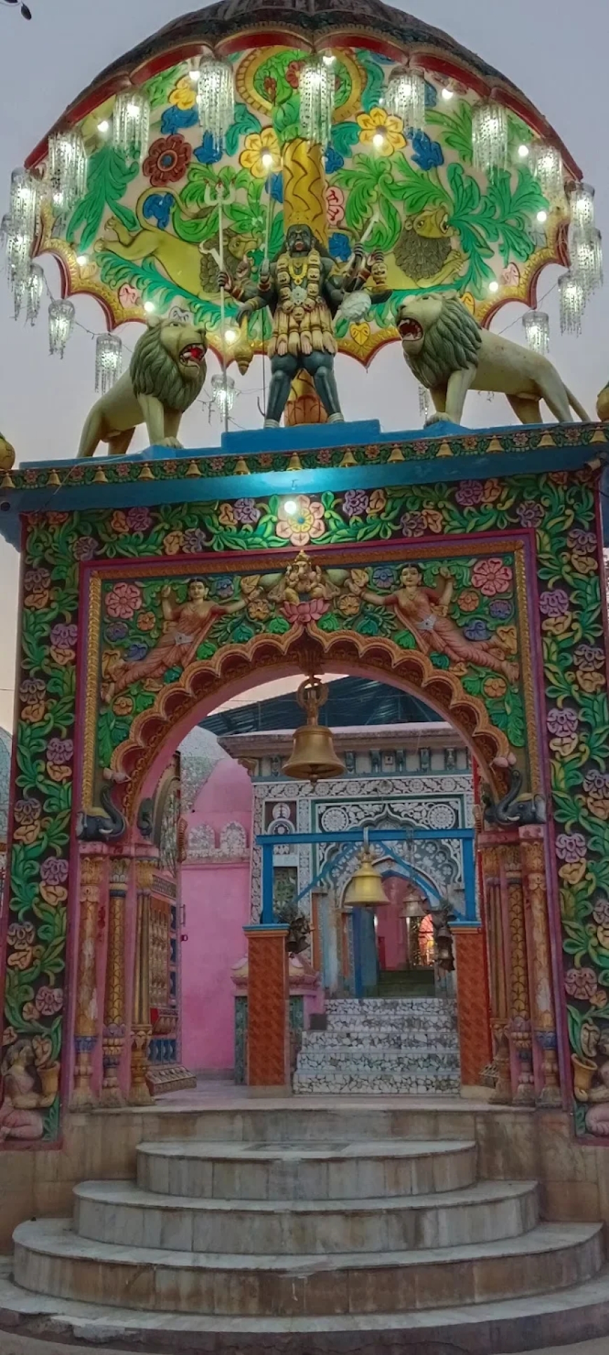 बुंदेलखंड क्षेत्र का प्रसिद्ध मां कालिका मंदिर मुस्करा नवरात्रि में दर्शन करने के लिए आती है लाखों की भीड़