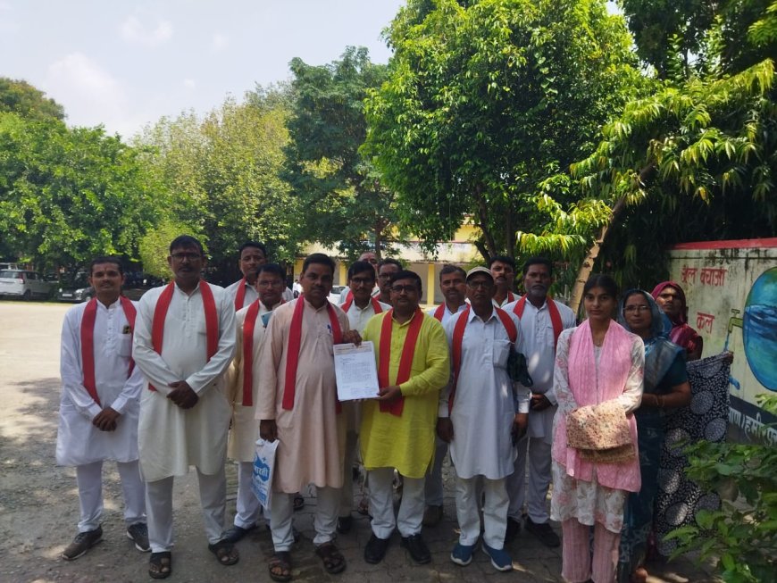 नवरात्र में मांस-शराब बिक्री पर लगे प्रतिबंध: संगठन ने मुख्यमंत्री से की मांग भगवती मानव कल्याण संगठन ने जिलाधिकारी को सौंपा ज्ञापन, गोरखपुर मॉडल पूरे प्रदेश में लागू करने की अपील