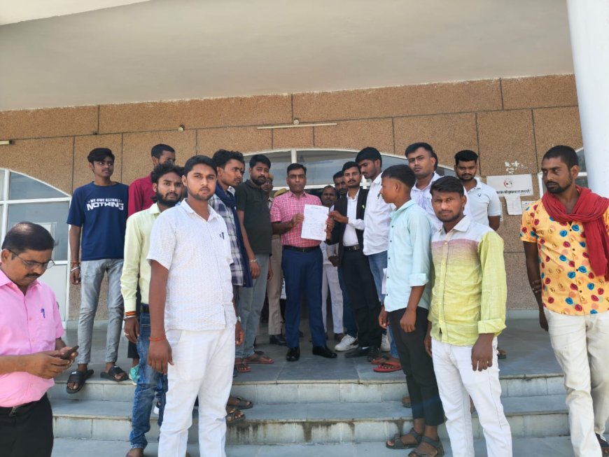 बुन्देलखण्ड मुक्ति मोर्चा का विशाल धरना प्रदर्शन , मुख्यमंत्री को सम्बोधित ज्ञापन सौंपा जायेगा