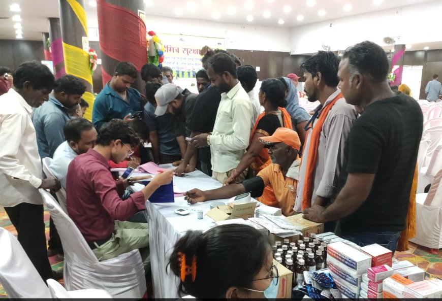 सफाईमित्र सुरक्षा शिविर में सफाईकर्मियों के स्वास्थ्य का हुआ परीक्षण शासकीय योजनाओं का लाभ देने के साथ वेस्ट टू आर्ट का ह प्रदर्शनी का हुआ आयोजन