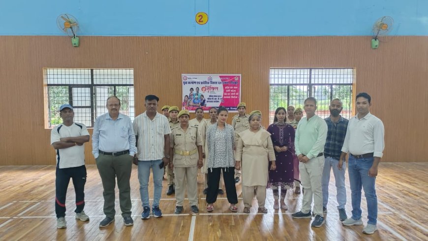 स्पोर्ट्स स्टेडियम सोनपुर विकासखंड कर्वी में मिशन शक्ति फेज 05 के अंतर्गत जनपद की समस्त महिला पीआरडी जवानों एवं महिला मंगल दलों को आत्मरक्षा प्रशिक्षण दिया गया।