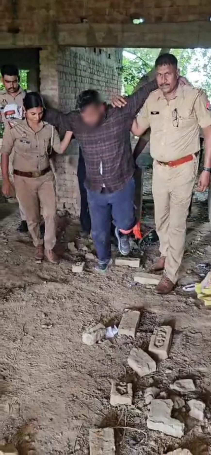 थाना सैदपुर और उसकी "मिशन शक्ति केंद्र की टीम"  द्वारा  25000 का इनामिया वांछित बदमाश पुलिस मुठभेड़ में घायल/गिरफ्तार