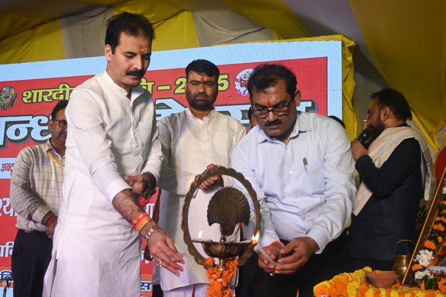 विन्ध्य महोत्सव के छठवे दिन सांस्कृतिक कार्यक्रम का मा0 सदस्य विधान परिषद ने दीप प्रज्ज्वलित कर किया शुभारम्भ