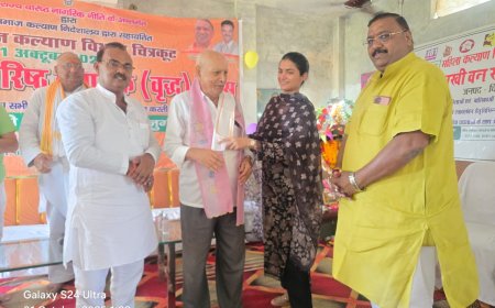 विकास समिति द्वारा जनपद में संचालित वृद्धजन आश्रम, विनायकपुर, सिद्धपुर, चित्रकूट में  अन्तराष्ट्रीय वृद्धजन दिवस" का आयोजन किया गया,