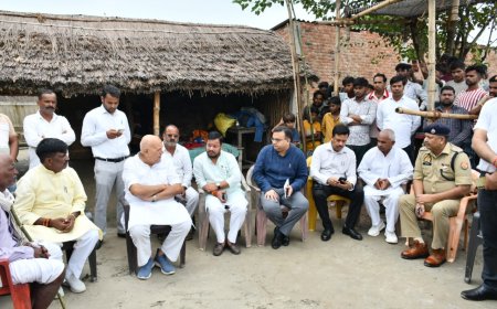 कैसरगंज क्षेत्र में वन्य जीव हमले में मृतक वृद्ध दम्पत्ति के घर पहुंचे प्रभारी मंत्री