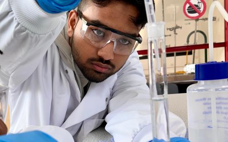 बलरामपुर के लाल ओसामा उमर खान ने बकिंघम यूनिवर्सिटी से बायोमेडिकल साइंस में फर्स्ट क्लास ऑनर्स हासिल की!