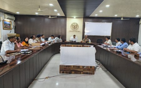 जिलाधिकारी की अध्यक्षता में व पुलिस अधीक्षक की उपस्थिति में सड़क सुरक्षा समिति की बैठक कलेक्टर सभागार में संपन्न हुई