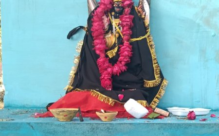 कोटवाधाम चौराहे पर स्थित शनिदेव महाराज के मंदिर में क्षेत्र के सैकड़ों लोगों ने पूजा अर्चना कर मनवांछित फलों की प्राप्ति एवं विश्वमानव कल्यांण की कामना किया