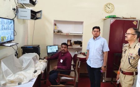 जिलाधिकारी एवं पुलिस अधीक्षक चित्रकूट द्वारा जनपद में चल रही प्रथम पाली की राज्य/प्रवर अधिनस्थ सेवा(प्रा0)परीक्षा -2025 व सहायक वन संरक्षक/क्षेत्रीय वन अधिकारी सेवा (प्रा0)परीक्षा -2025 के केन्द्रों का औचक निरीक्षण कर सुरक्षा व्यवस्था का जायजा लिया गया