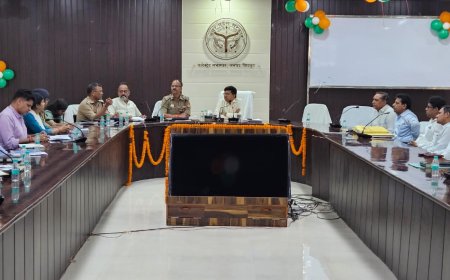 जिलाधिकारी की अध्यक्षता में व पुलिस अधीक्षक की उपस्थिति में कानून व्यवस्था, अभियोजन एवं महिला अपराधों की विशेष समीक्षा बैठक कलेक्ट्रेट सभागार में संपन्न हुई।