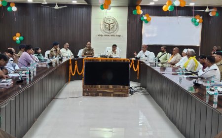 जिलाधिकारी  की अध्यक्षता व पुलिस अधीक्षक, की उपस्थिति में दीपावली अमावस्या मेला की तैयारी के संबंध में बैठक कलेक्ट्रेट सभागार में संपन्न हुई।